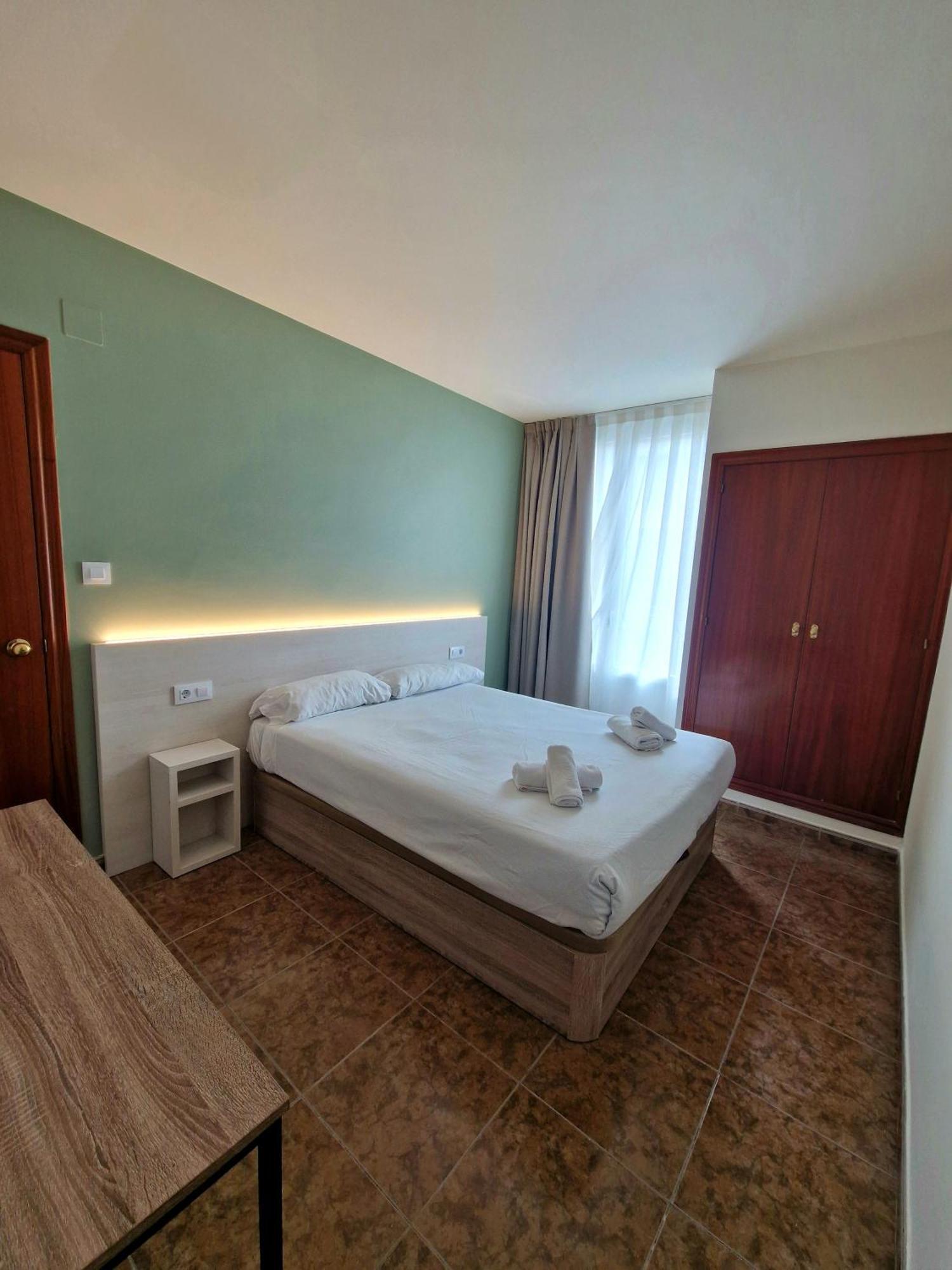 Hostal Rugaca Huesca Eksteriør billede