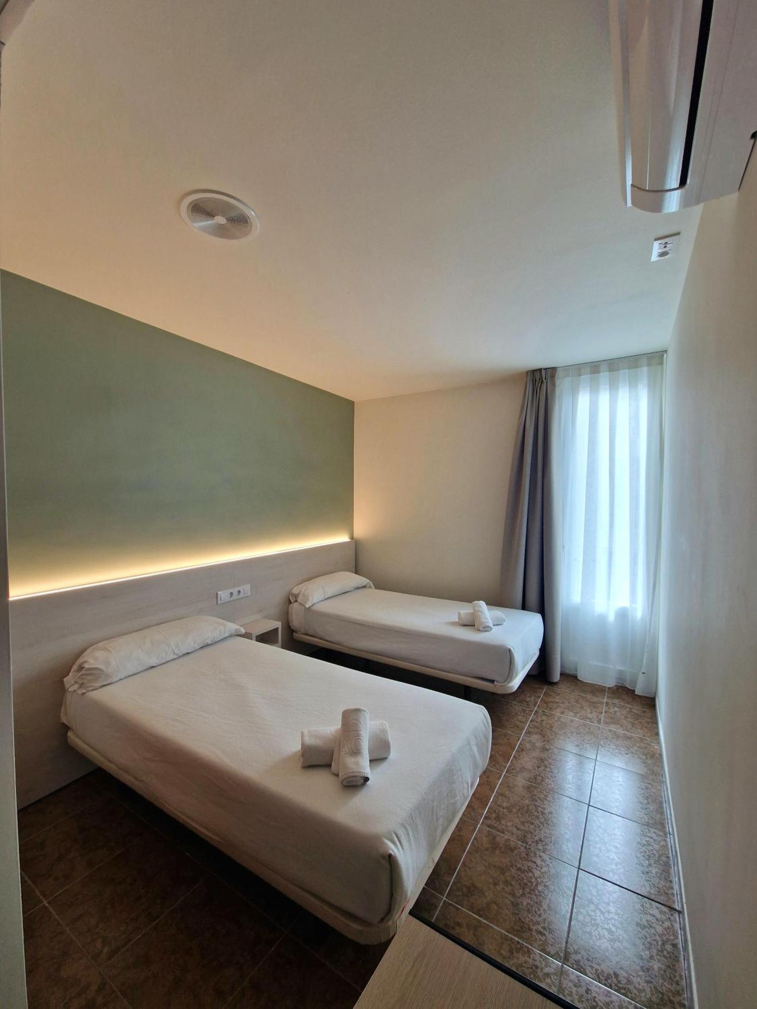 Hostal Rugaca Huesca Eksteriør billede