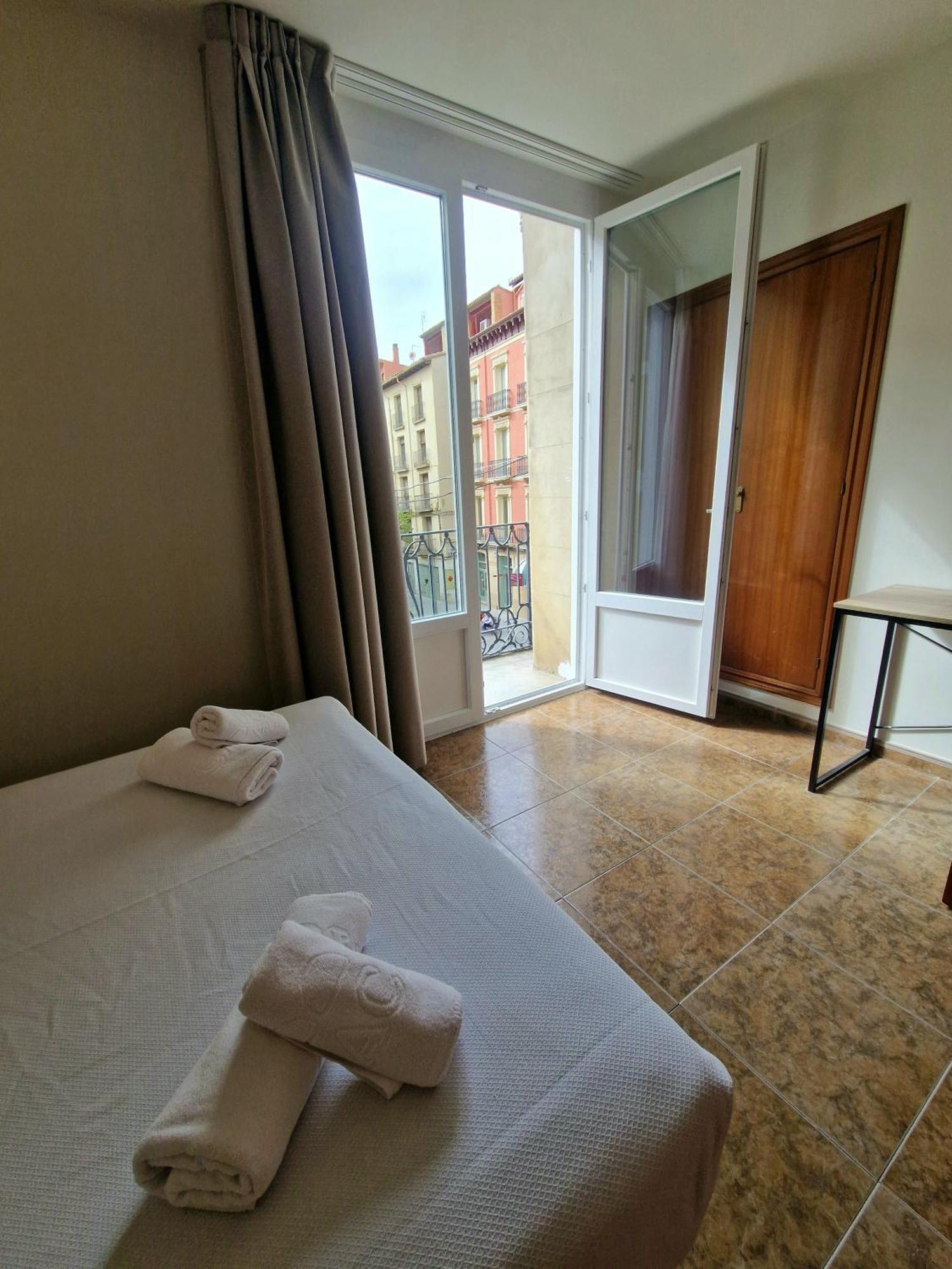 Hostal Rugaca Huesca Eksteriør billede