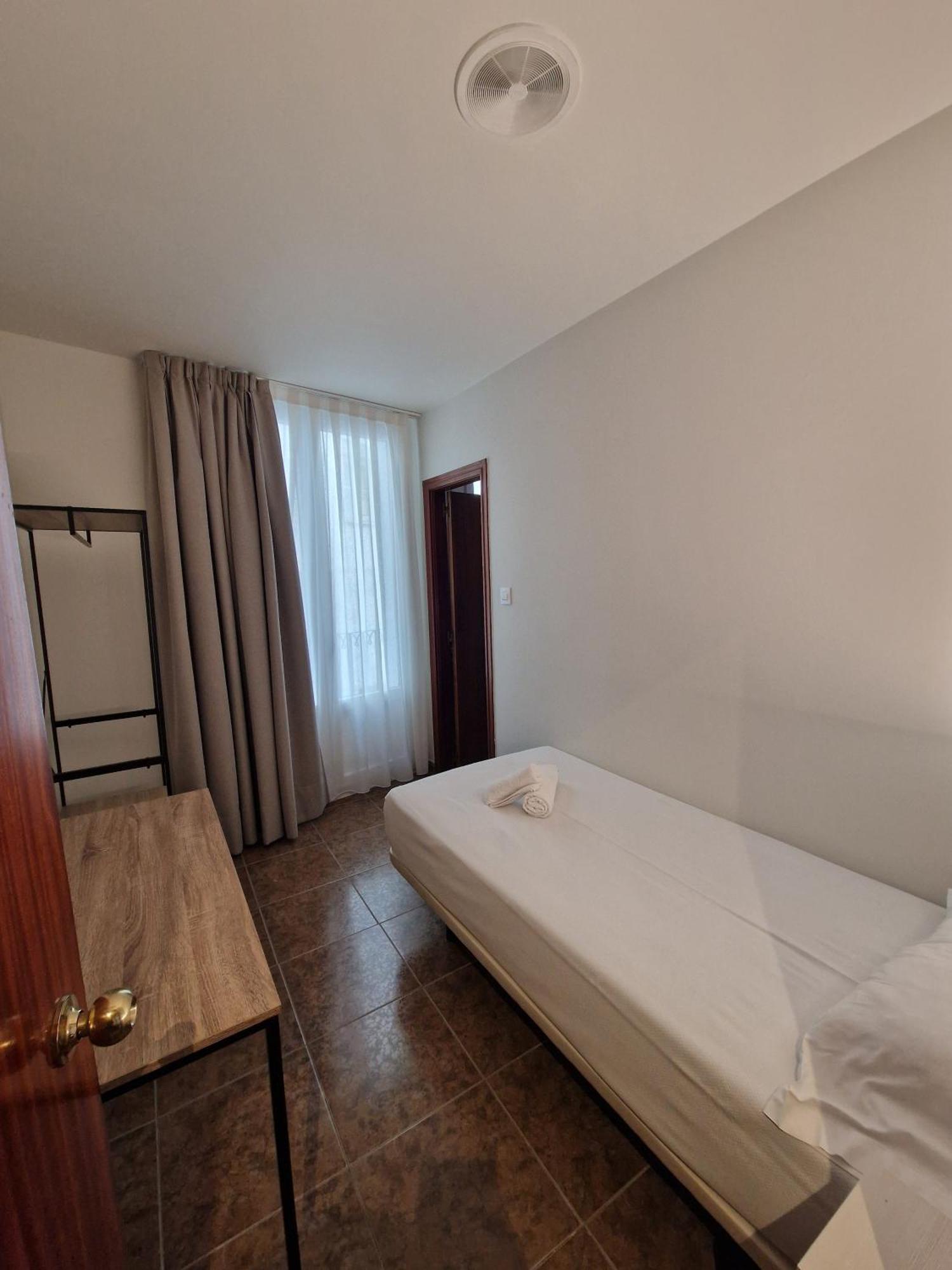 Hostal Rugaca Huesca Eksteriør billede