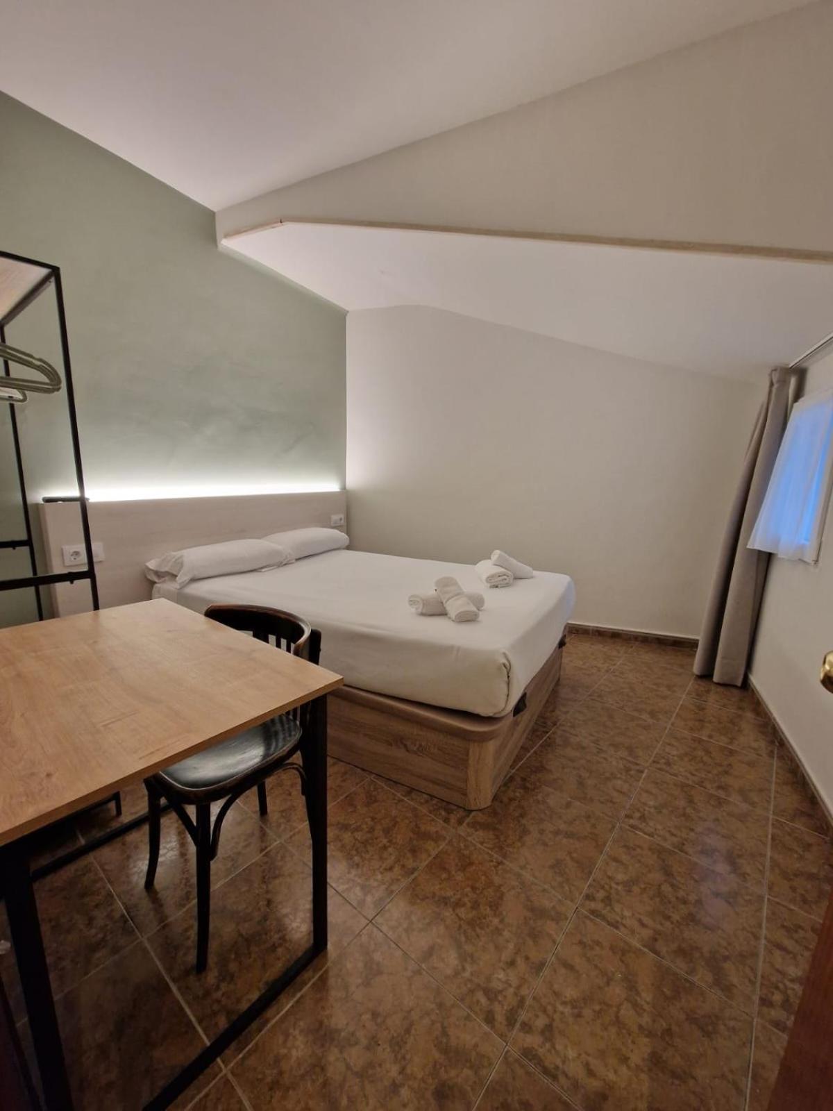 Hostal Rugaca Huesca Eksteriør billede