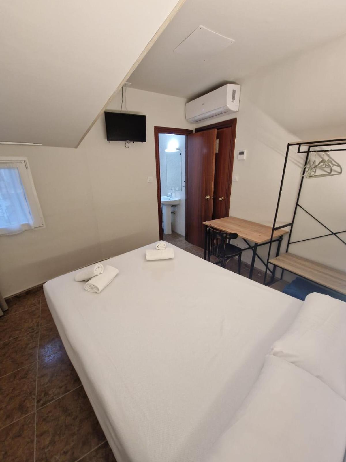 Hostal Rugaca Huesca Eksteriør billede