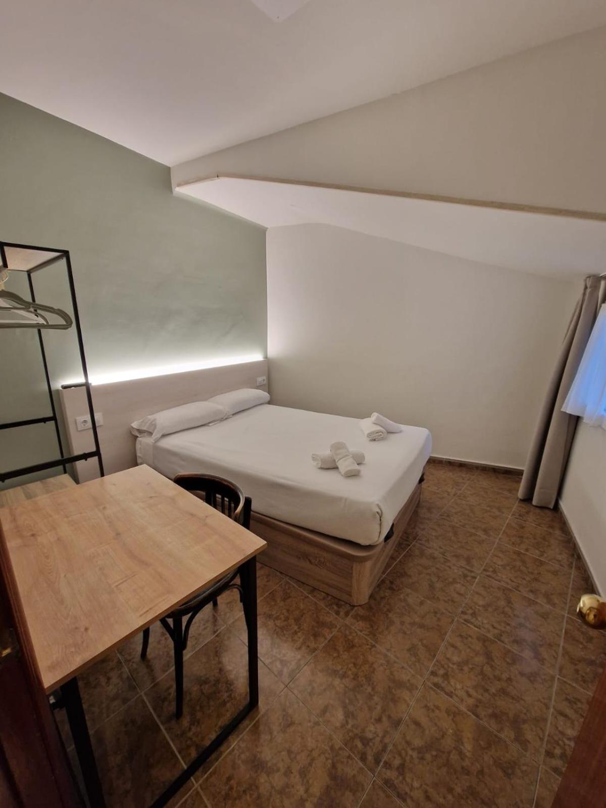 Hostal Rugaca Huesca Eksteriør billede